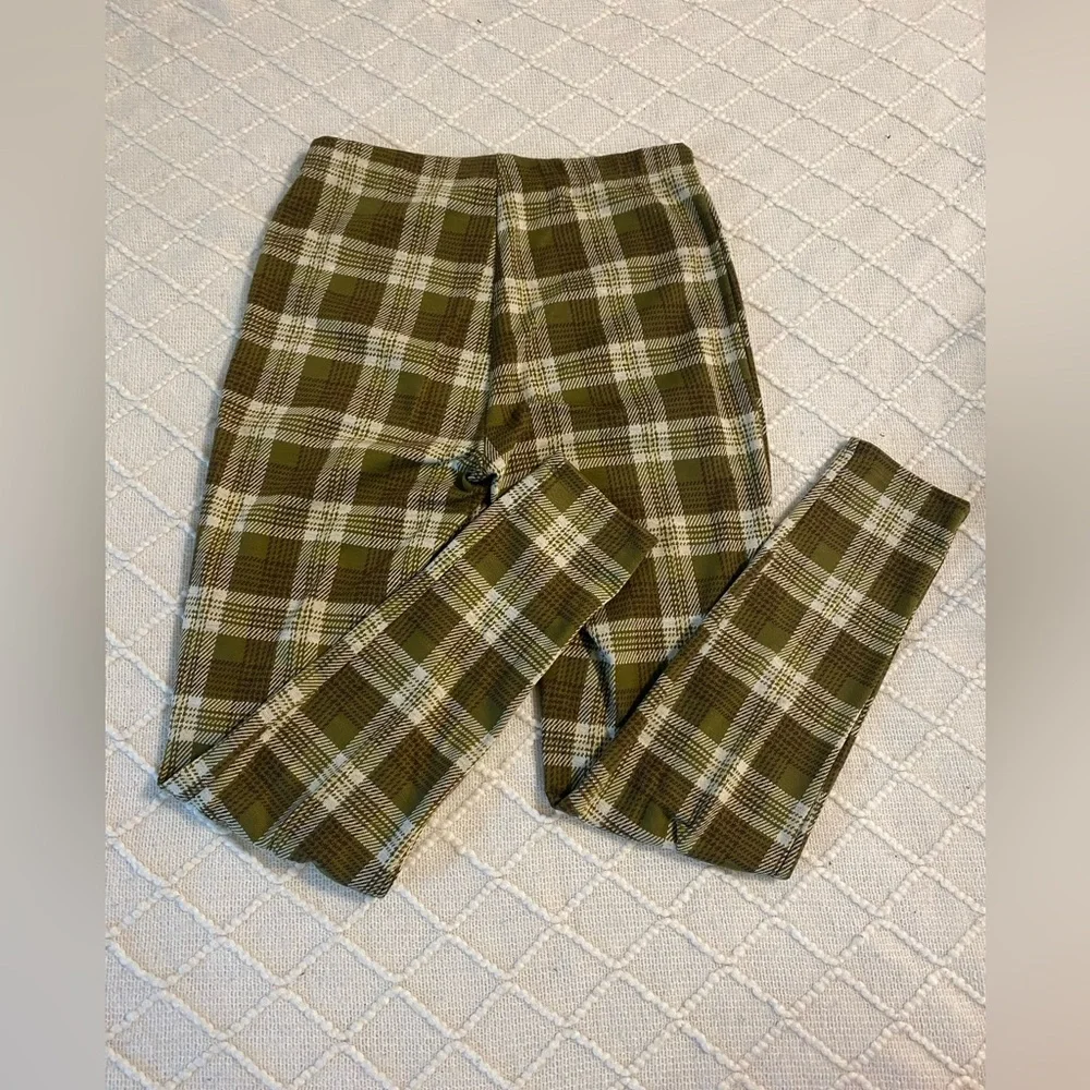 Women’s Green Plaid Pants - Picture 2 of 4